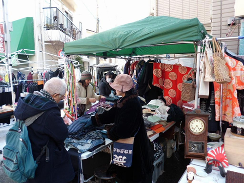 古着を売る露店 画像:©世田谷区