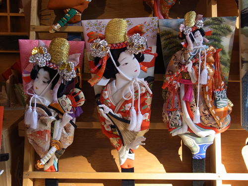 毎年12月17日、18日、19日の3日間、浅草寺境内で開かれる羽子板市 画像:公益財団法人 東京観光財団提供
