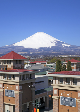 世界遺産の富士山を眺めながら買い物